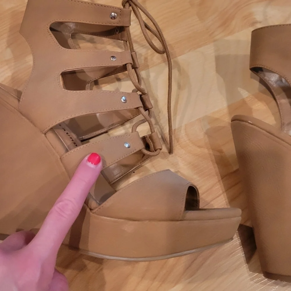 Candie's Wedge Gladiator Tan Neutral Strappy Sandals size 8.5